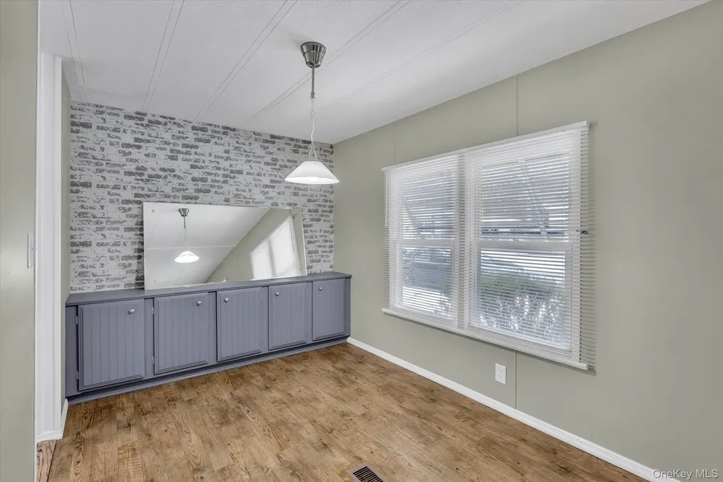 525-183 Riverleigh Avenue Riverhead NY 11901