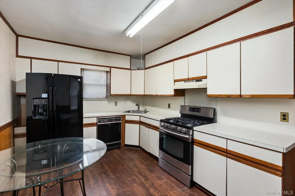 140 Park Avenue Roosevelt NY 11575