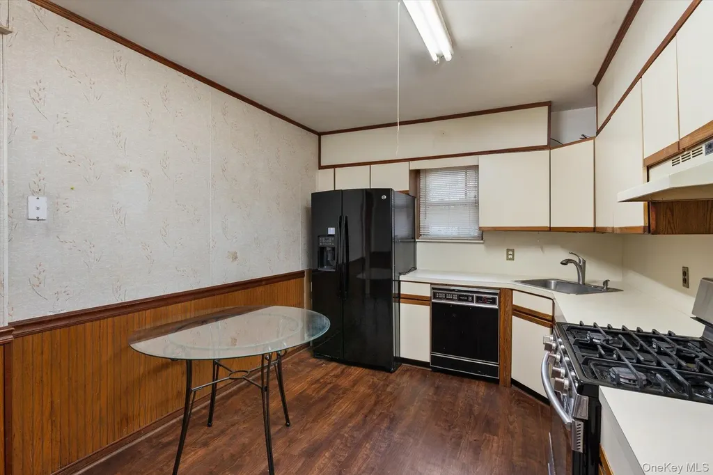 140 Park Avenue Roosevelt NY 11575