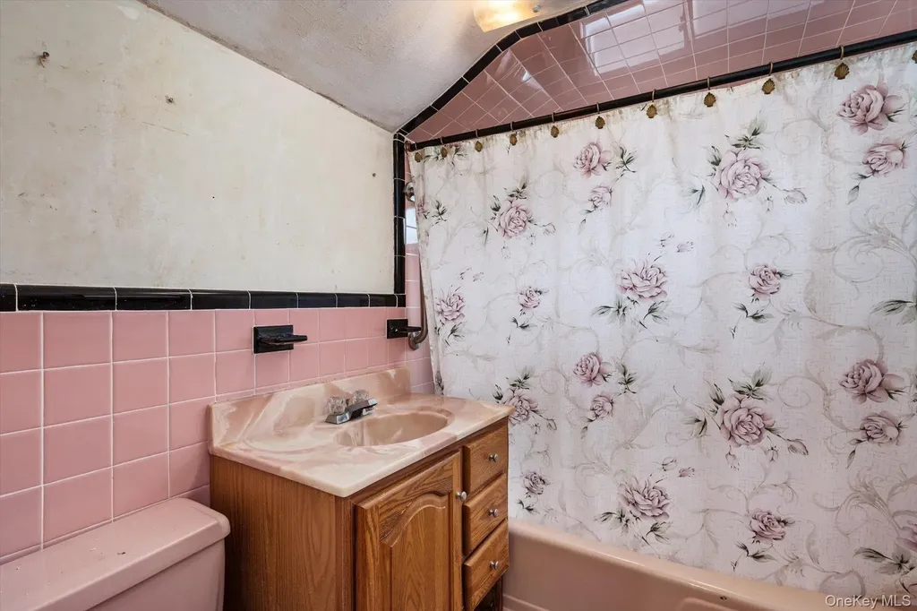 140 Park Avenue Roosevelt NY 11575