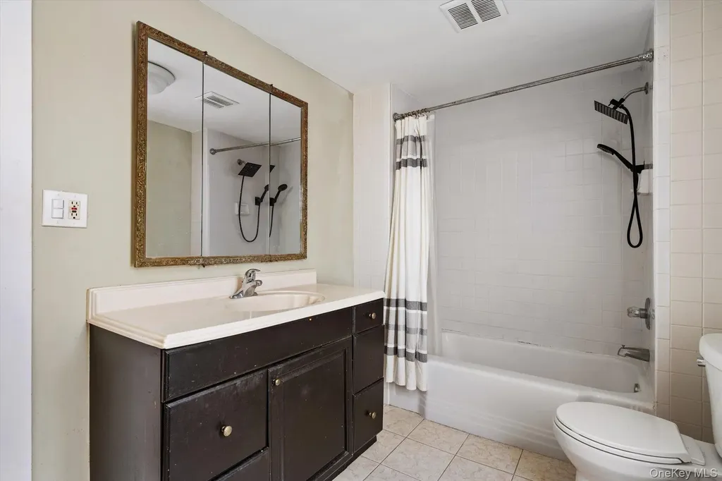 140 Park Avenue Roosevelt NY 11575