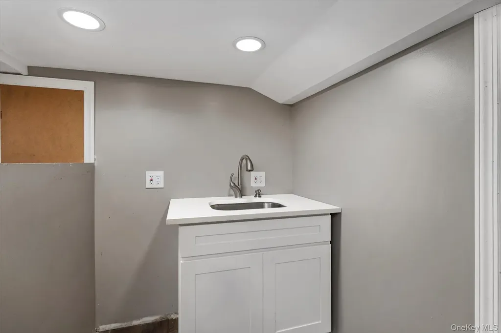 140 Park Avenue Roosevelt NY 11575