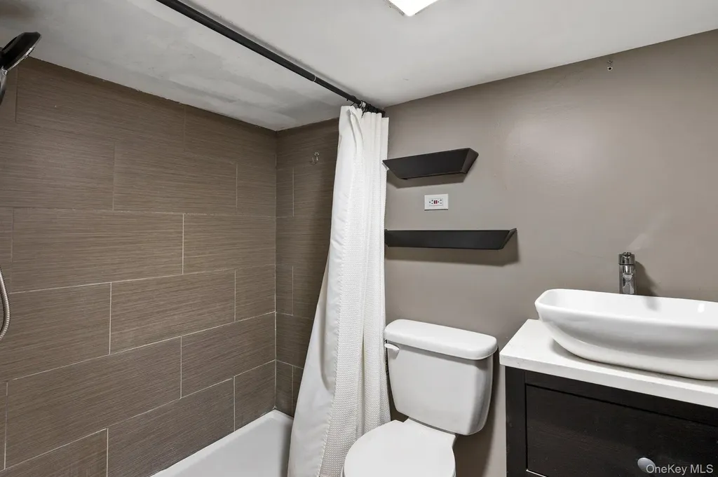 140 Park Avenue Roosevelt NY 11575