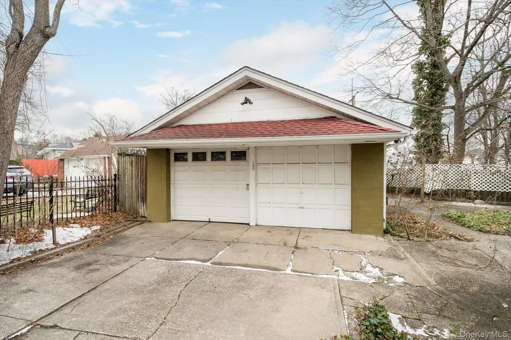 140 Park Avenue Roosevelt NY 11575