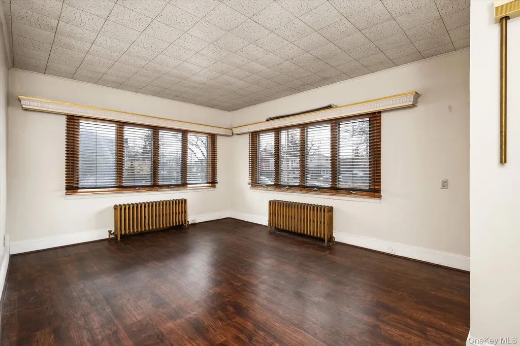 140 Park Avenue Roosevelt NY 11575
