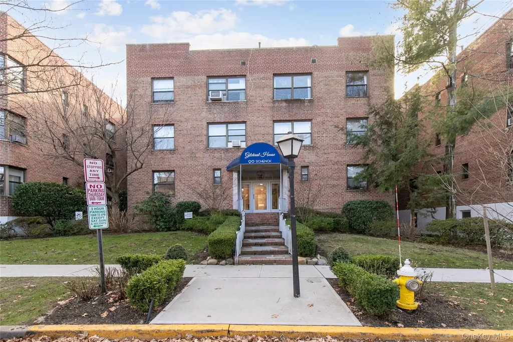 90 Schenck Avenue Great Neck NY 11021