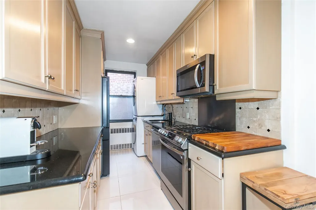 90 Schenck Avenue Great Neck NY 11021