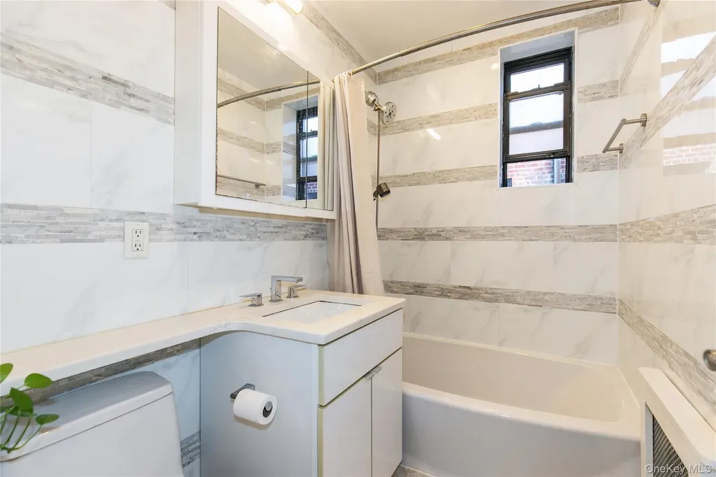 90 Schenck Avenue Great Neck NY 11021