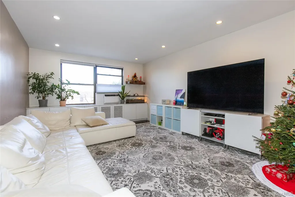 90 Schenck Avenue Great Neck NY 11021