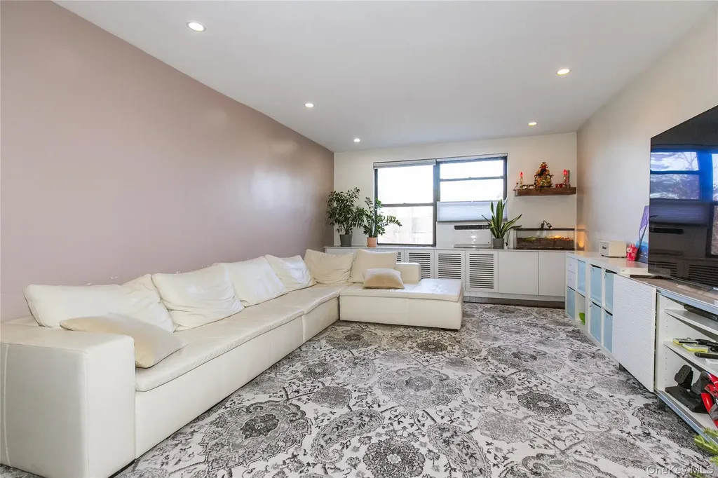 90 Schenck Avenue Great Neck NY 11021