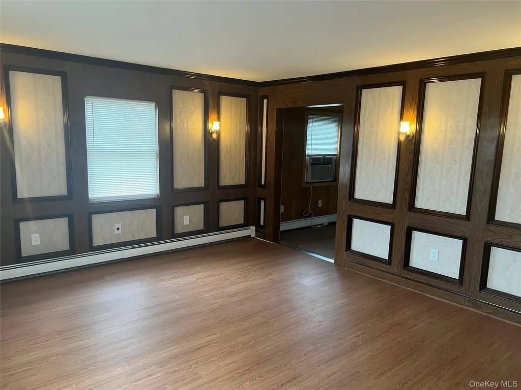 8 Gables Road Hicksville NY 11801