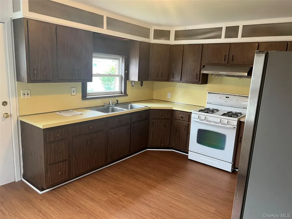 8 Gables Road Hicksville NY 11801
