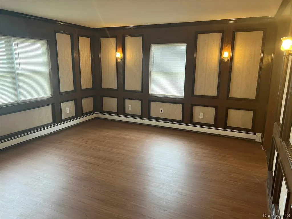 8 Gables Road Hicksville NY 11801