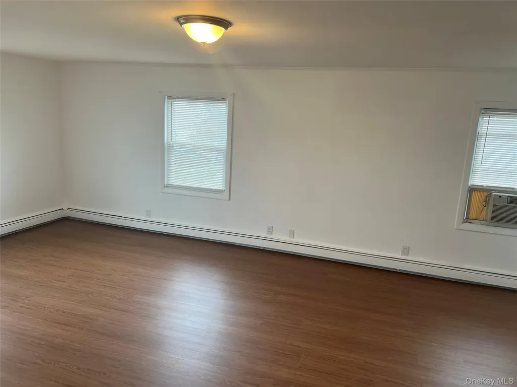 8 Gables Road Hicksville NY 11801