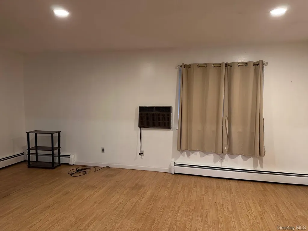 20 Broadway Mastic NY 11950