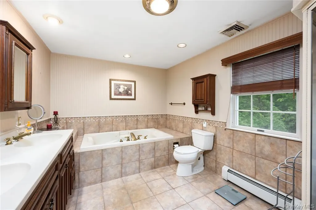 17 Stonegate Drive Hyde Park NY 12538