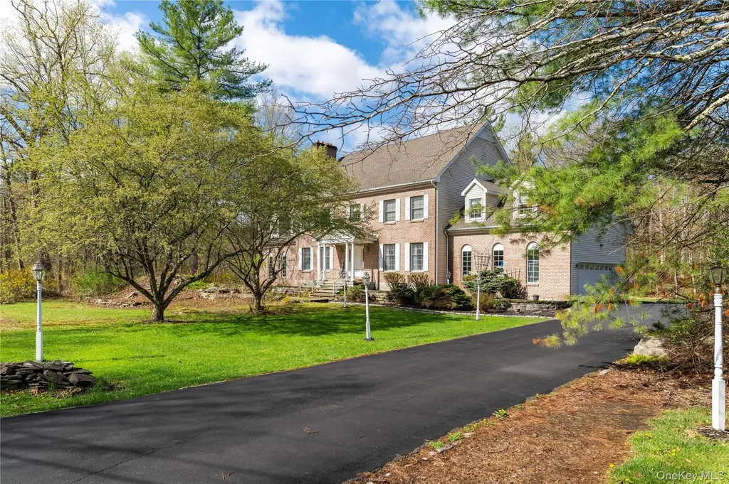 17 Stonegate Drive Hyde Park NY 12538