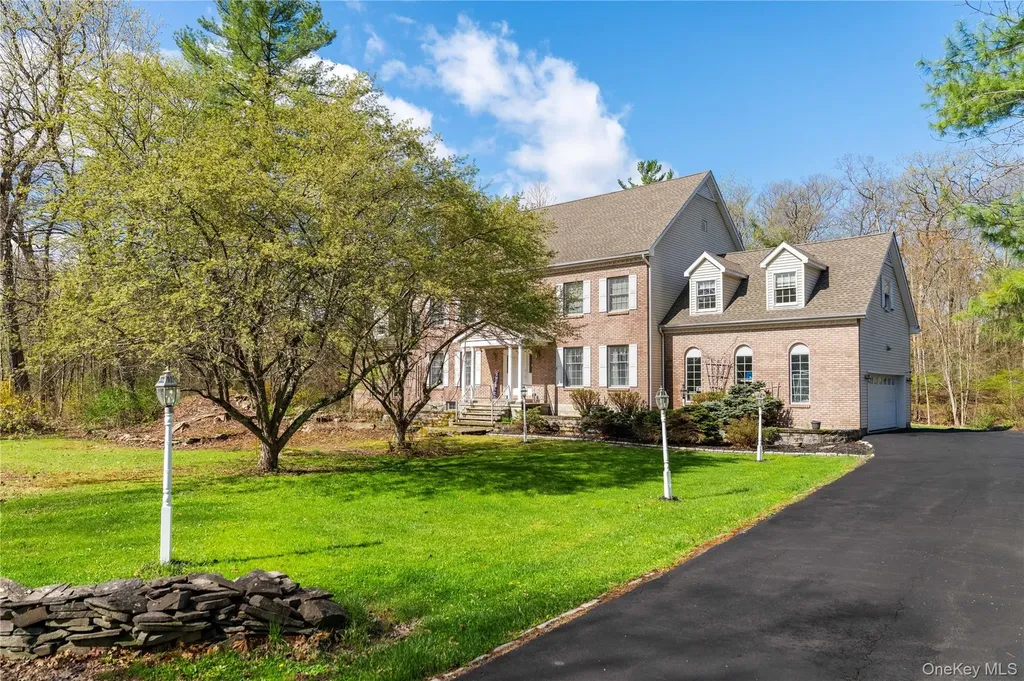 17 Stonegate Drive Hyde Park NY 12538