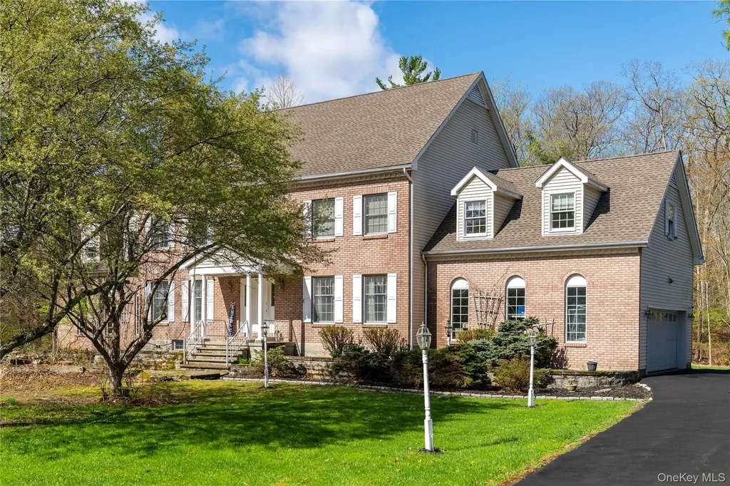 17 Stonegate Drive Hyde Park NY 12538