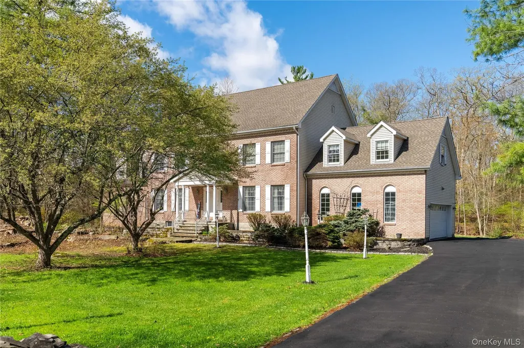 17 Stonegate Drive Hyde Park NY 12538