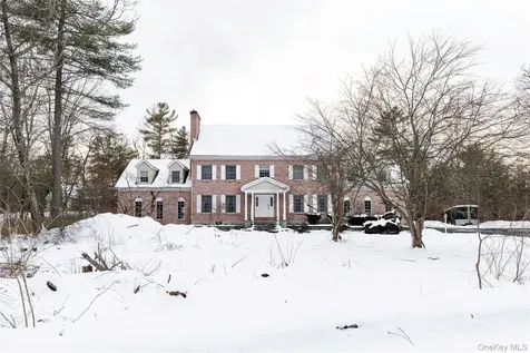 17 Stonegate Drive Hyde Park NY 12538