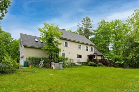 17 Stonegate Drive Hyde Park NY 12538