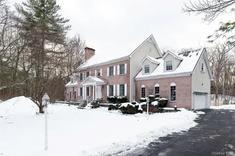 17 Stonegate Drive Hyde Park NY 12538