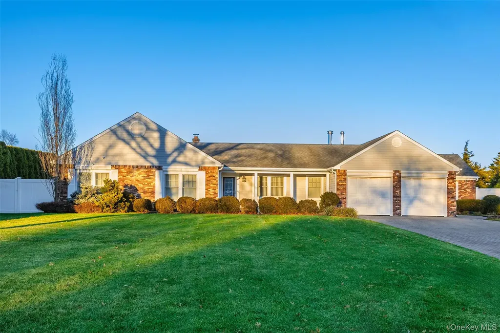 6 Hillview Court Commack NY 11725