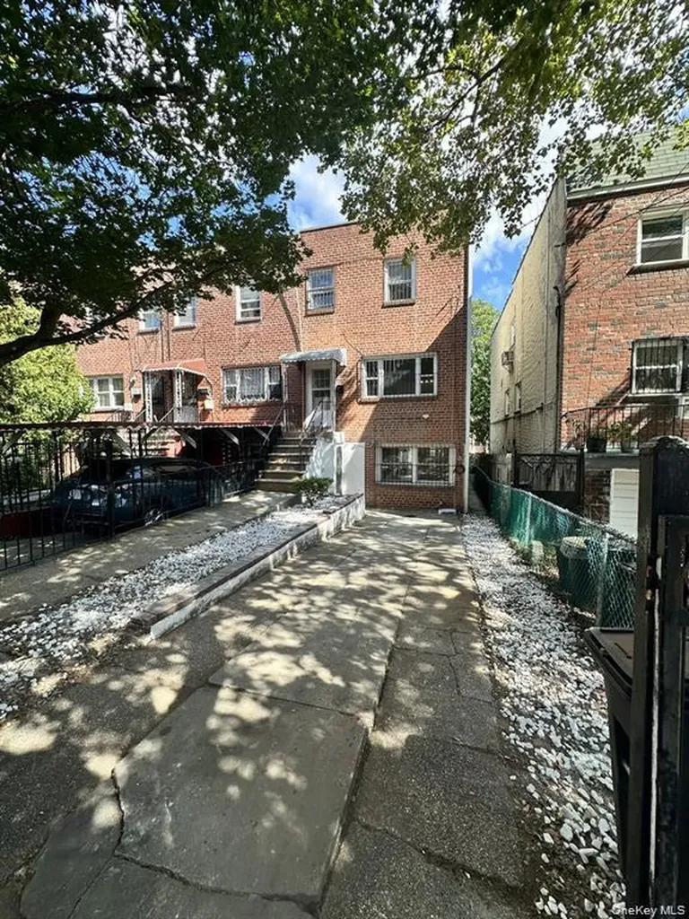 1045 E 228th Street Bronx NY 10466