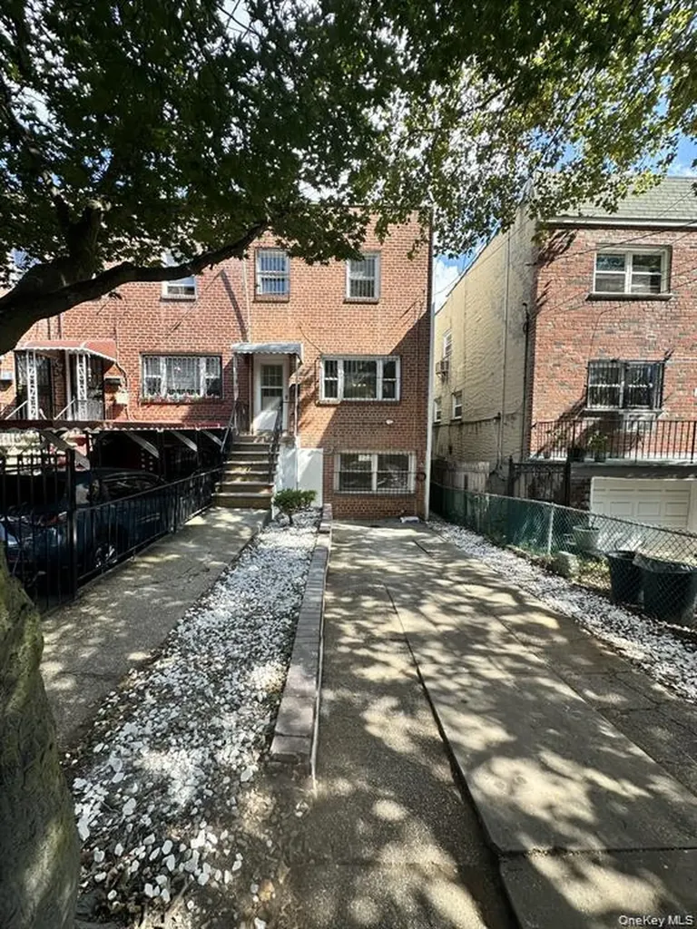 1045 E 228th Street Bronx NY 10466