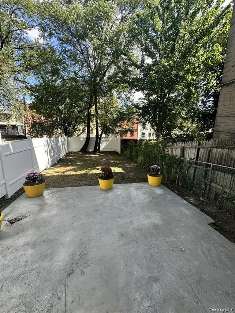 1045 E 228th Street Bronx NY 10466
