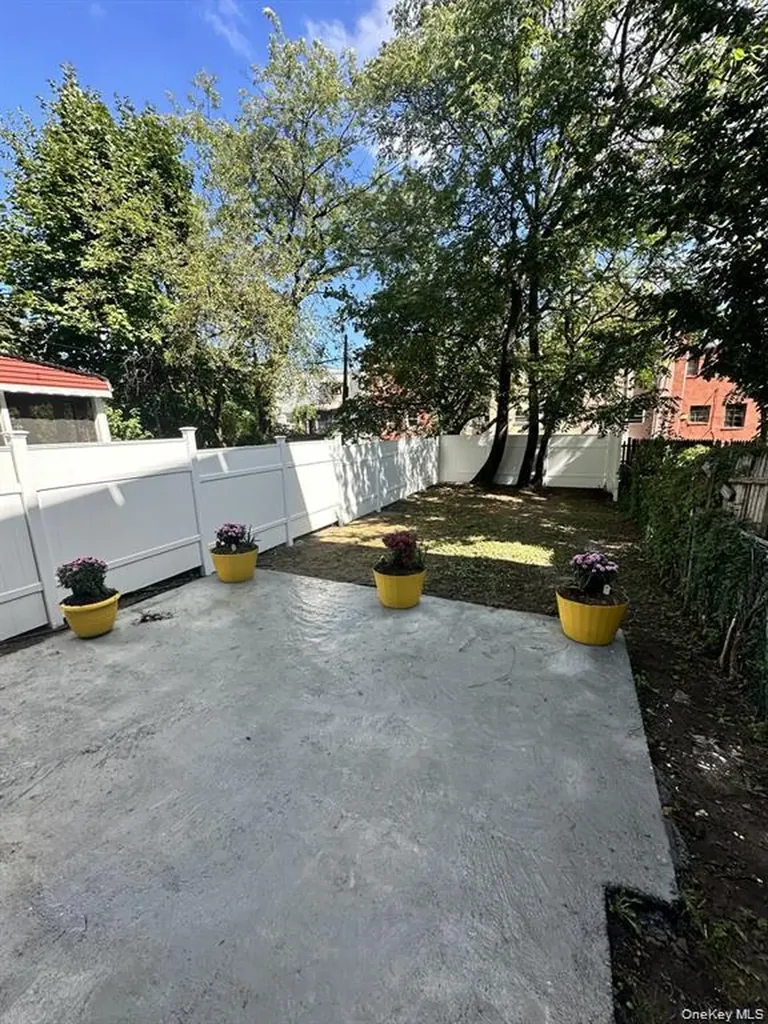 1045 E 228th Street Bronx NY 10466