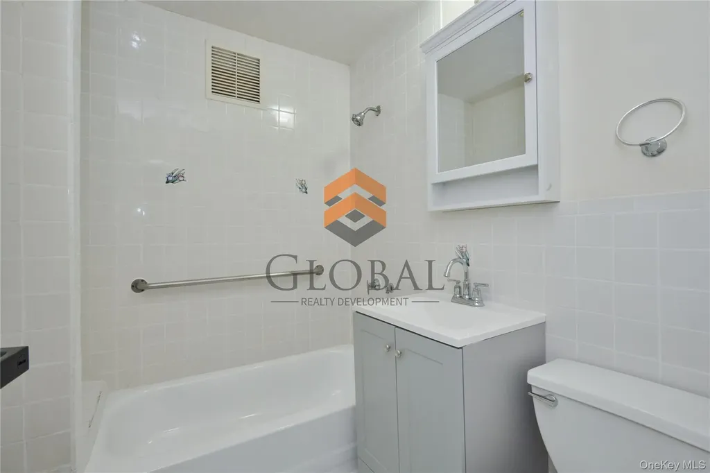865 E 215th Street Bronx NY 10467