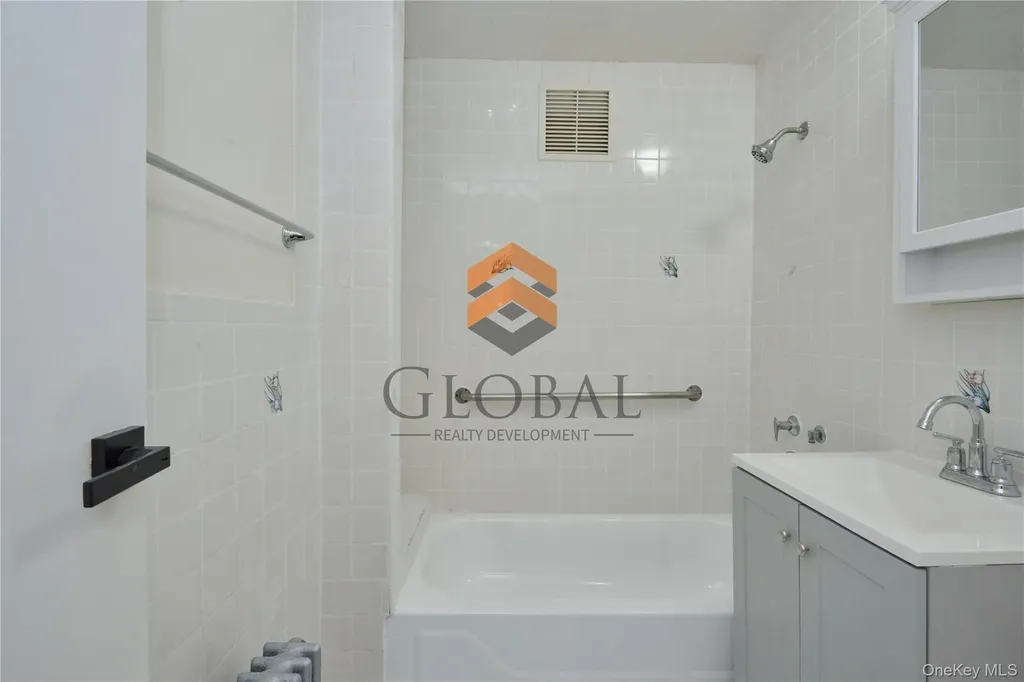 865 E 215th Street Bronx NY 10467