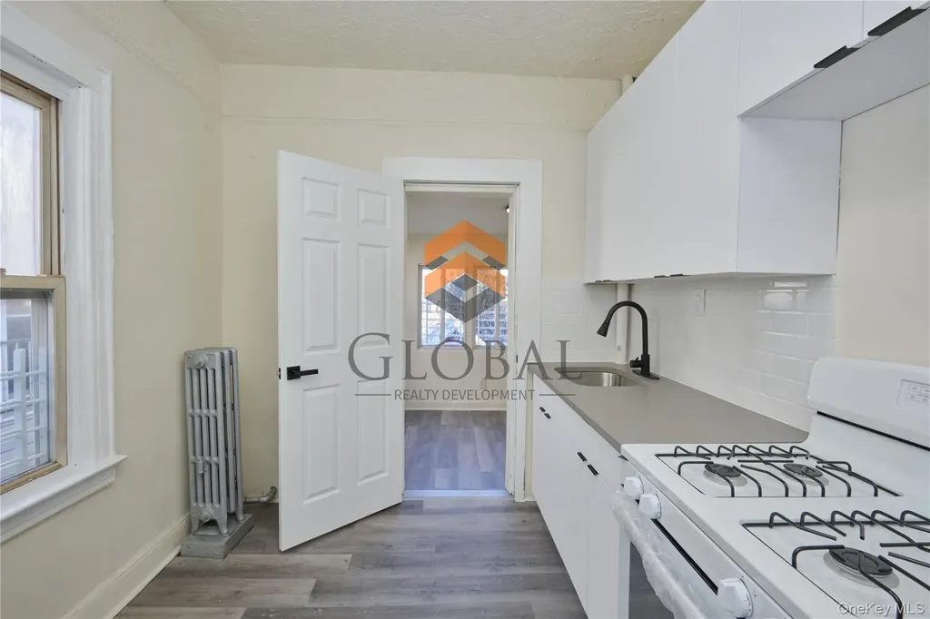 865 E 215th Street Bronx NY 10467