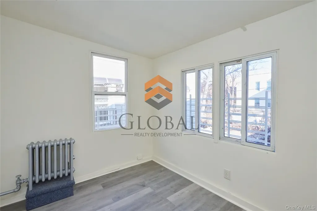 865 E 215th Street Bronx NY 10467