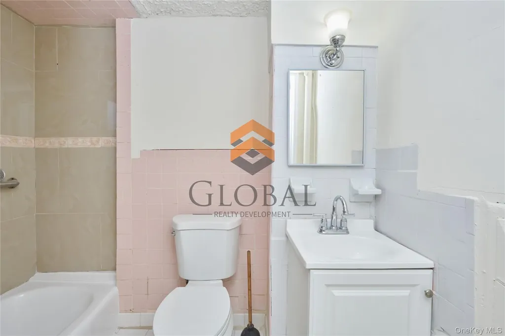 865 E 215th Street Bronx NY 10467