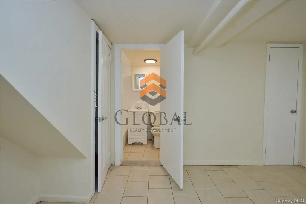 865 E 215th Street Bronx NY 10467