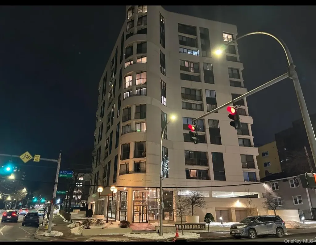 10 Cottage Place White Plains NY 10601