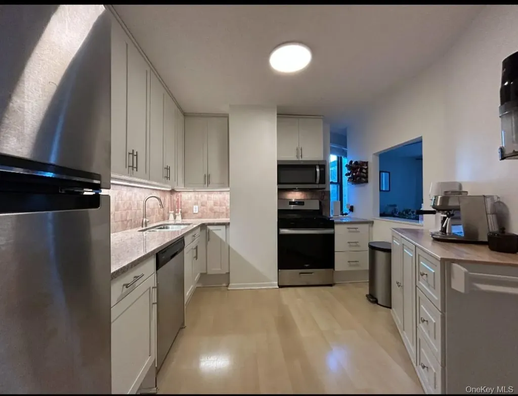10 Cottage Place White Plains NY 10601