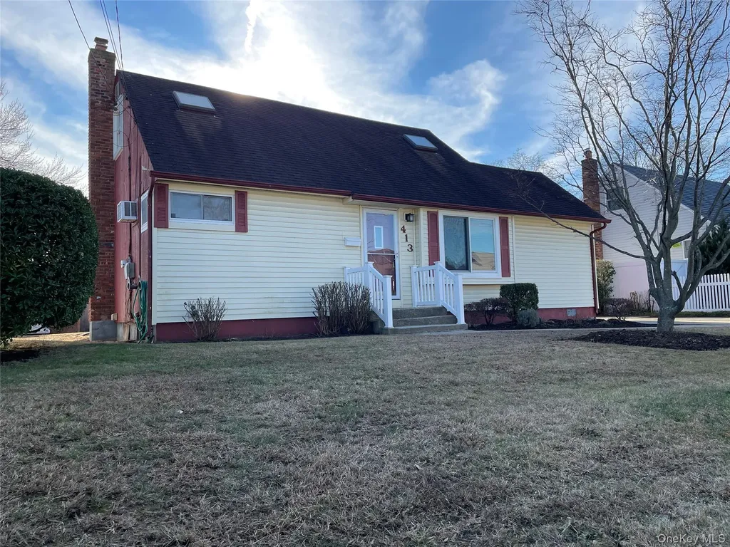 413 37th Street Lindenhurst NY 11757
