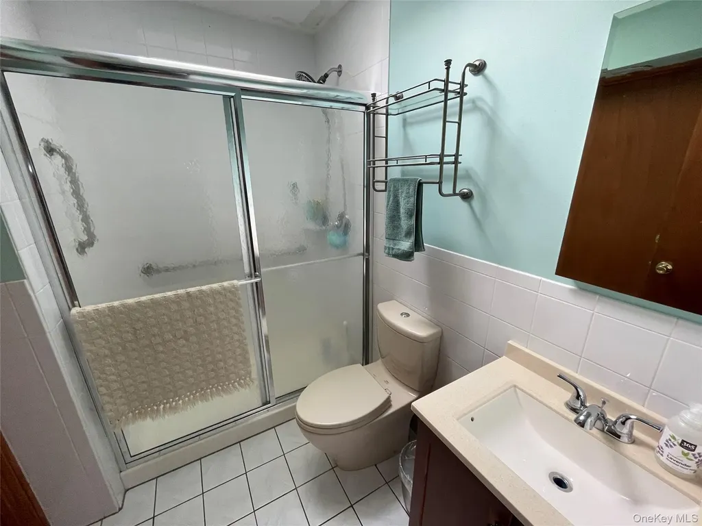 413 37th Street Lindenhurst NY 11757