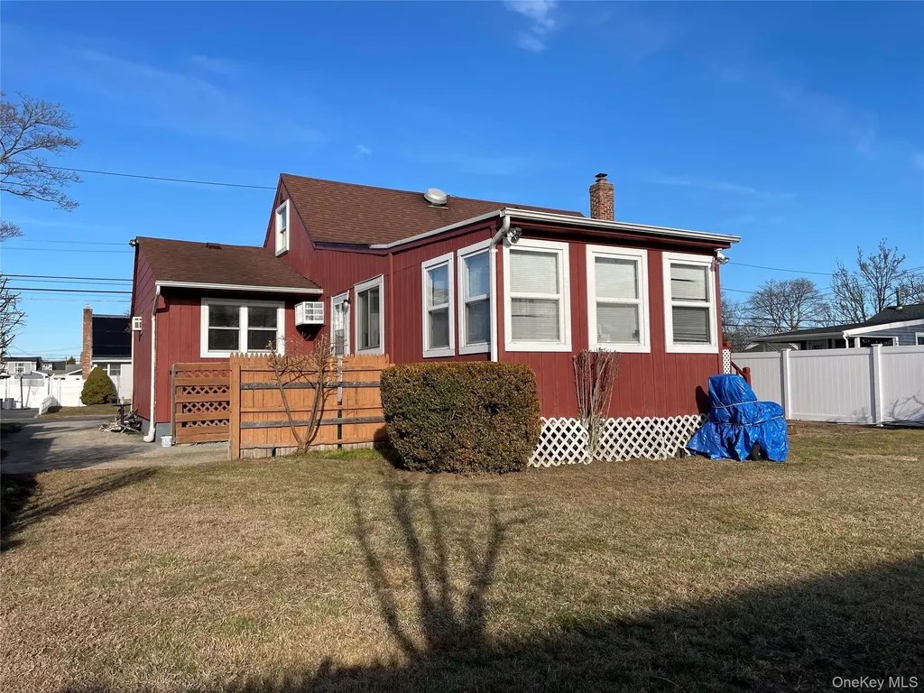 413 37th Street Lindenhurst NY 11757