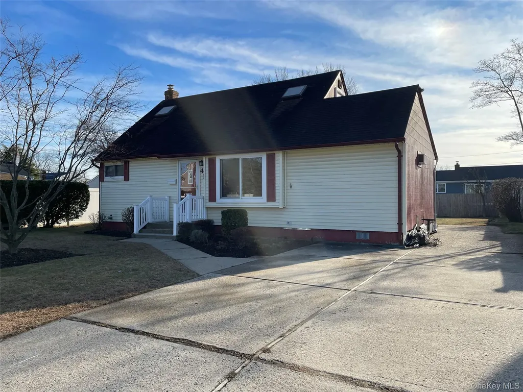 413 37th Street Lindenhurst NY 11757