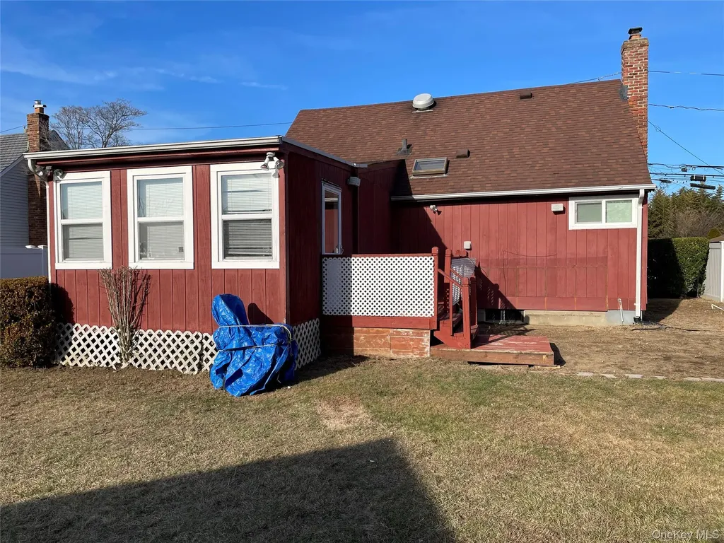 413 37th Street Lindenhurst NY 11757