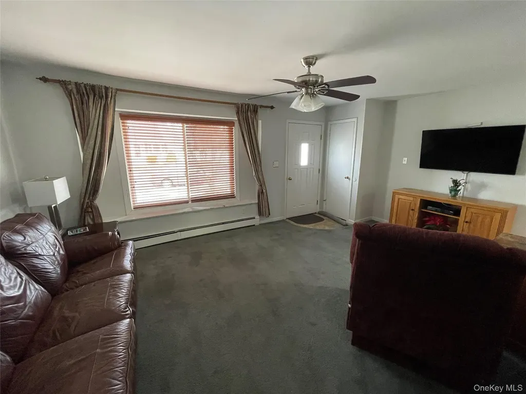 413 37th Street Lindenhurst NY 11757