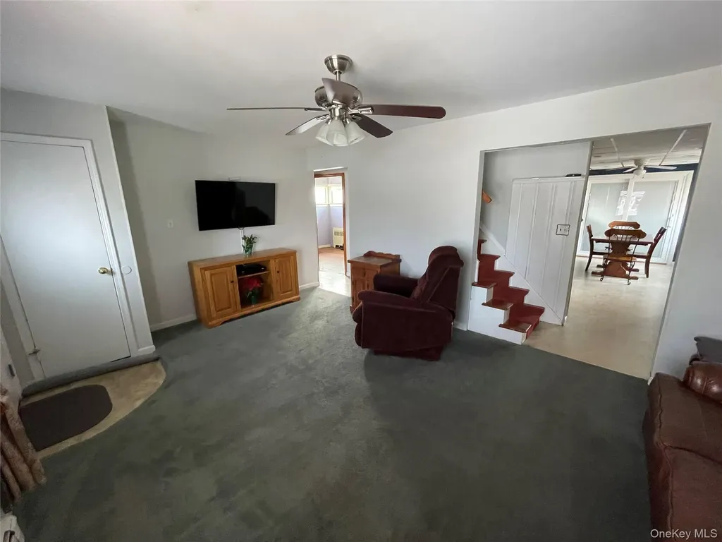 413 37th Street Lindenhurst NY 11757