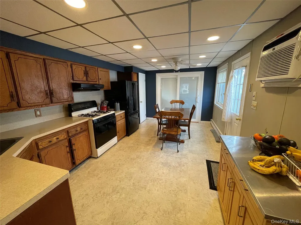 413 37th Street Lindenhurst NY 11757