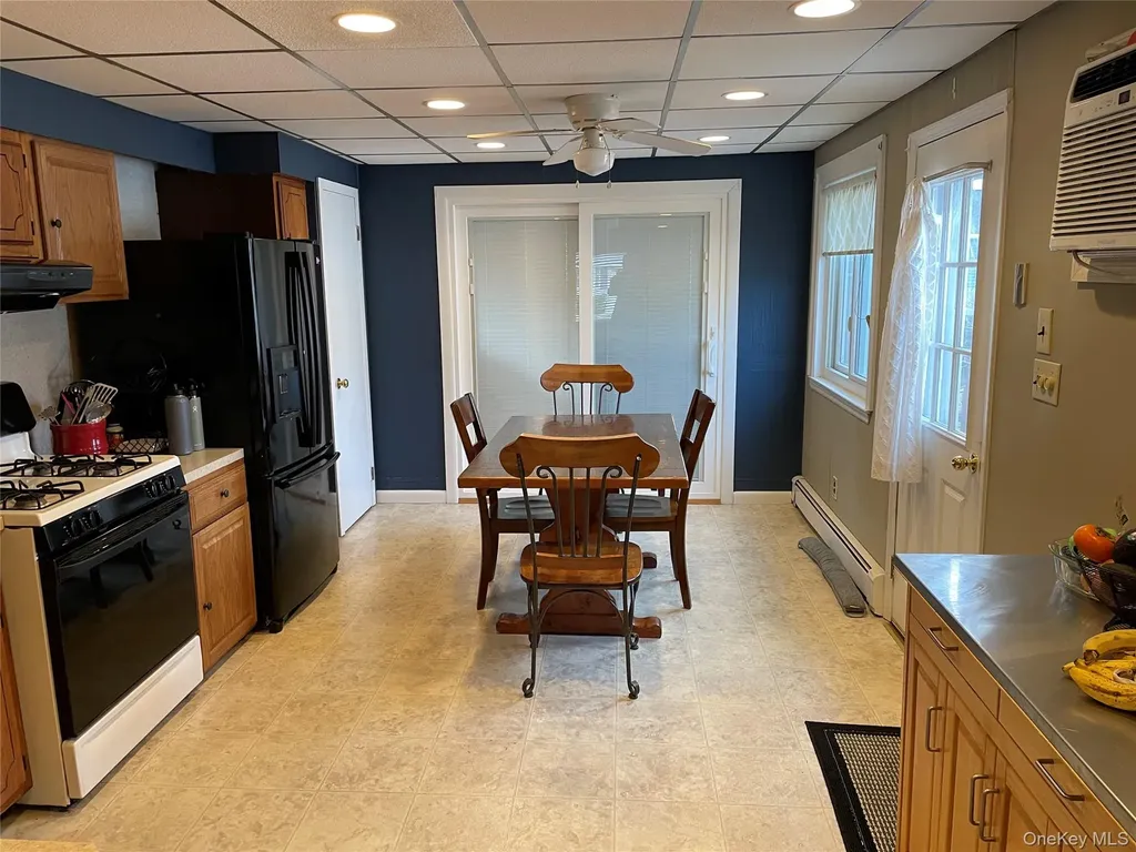 413 37th Street Lindenhurst NY 11757