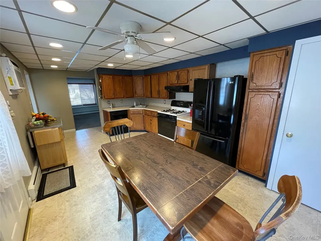 413 37th Street Lindenhurst NY 11757